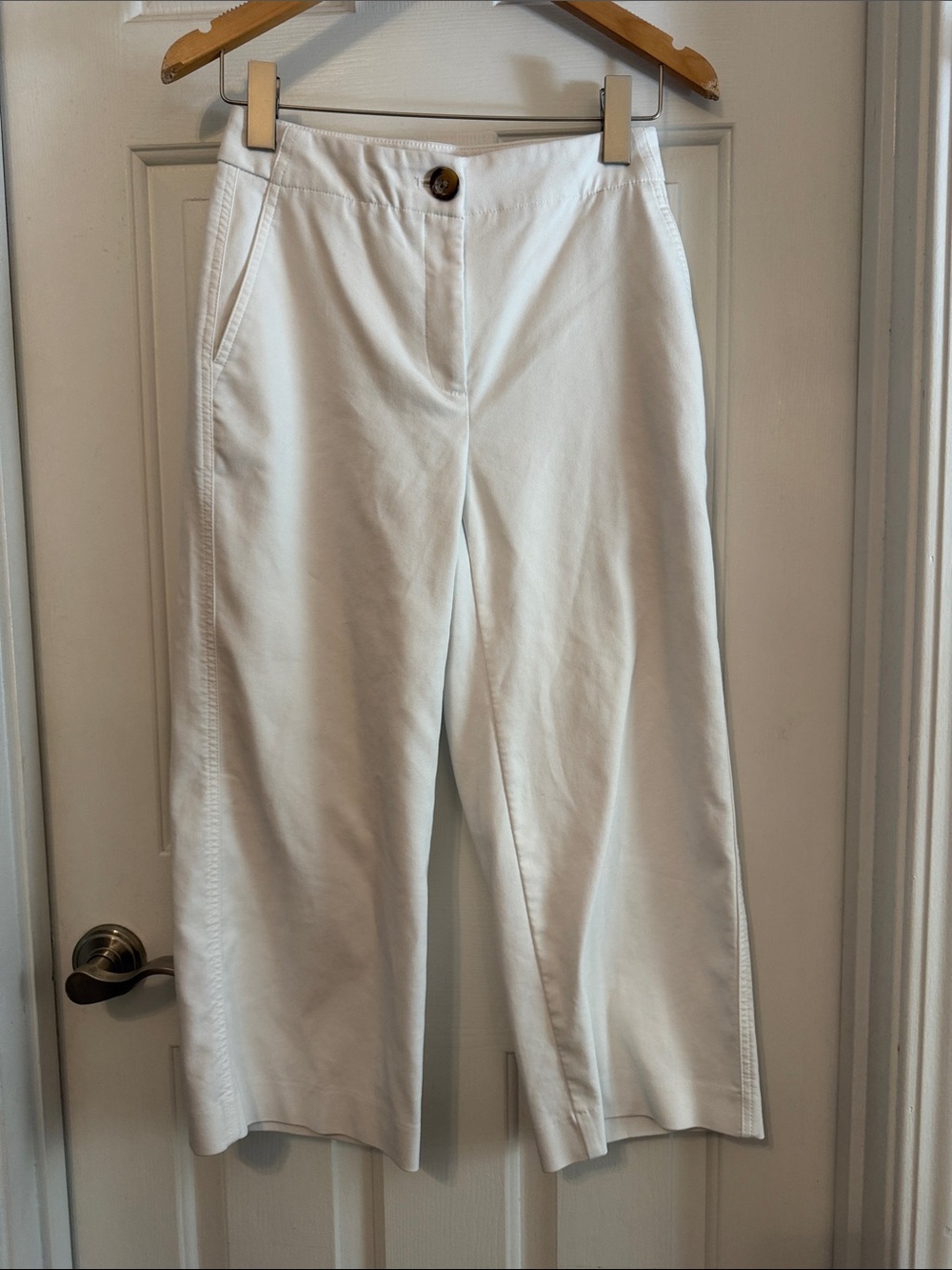 Ann Taylor petite wide leg crop curvy fit Chinos white size 0P